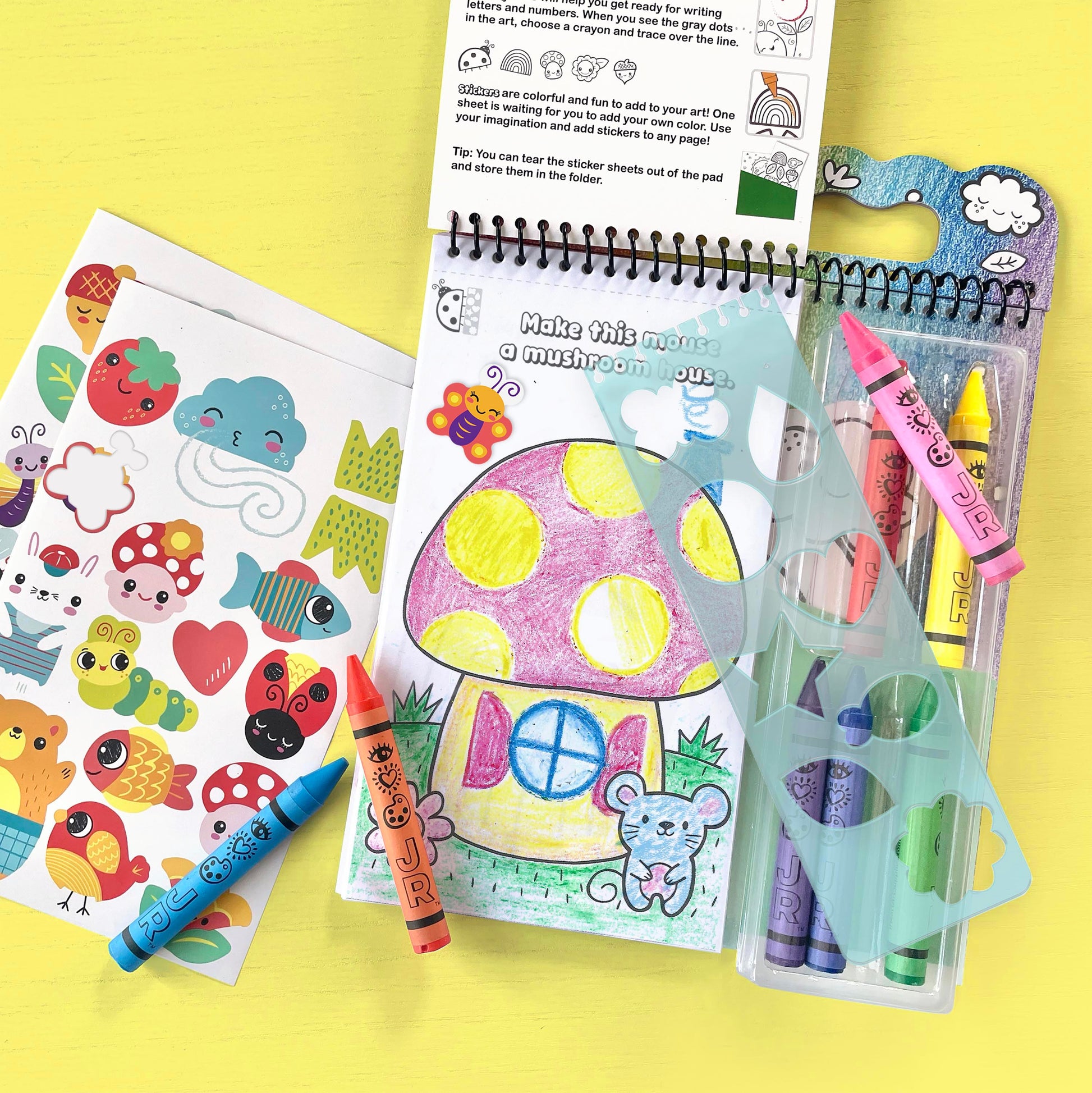 iHeartArt JR Art on the Go! Nature Friends – A compact art kit for creative fun on the go. Components of the set. Crayons: Red, pink, orange, purple, blue, yellow, dark blue and green. 