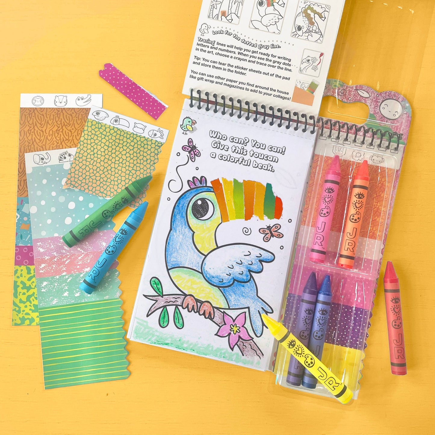 iHeartArt JR Art on the Go! Safari Collage – A travel-friendly collage-making set. Components of the set. Crayons: Red, pink, orange, purple, blue, yellow, dark blue and green. 