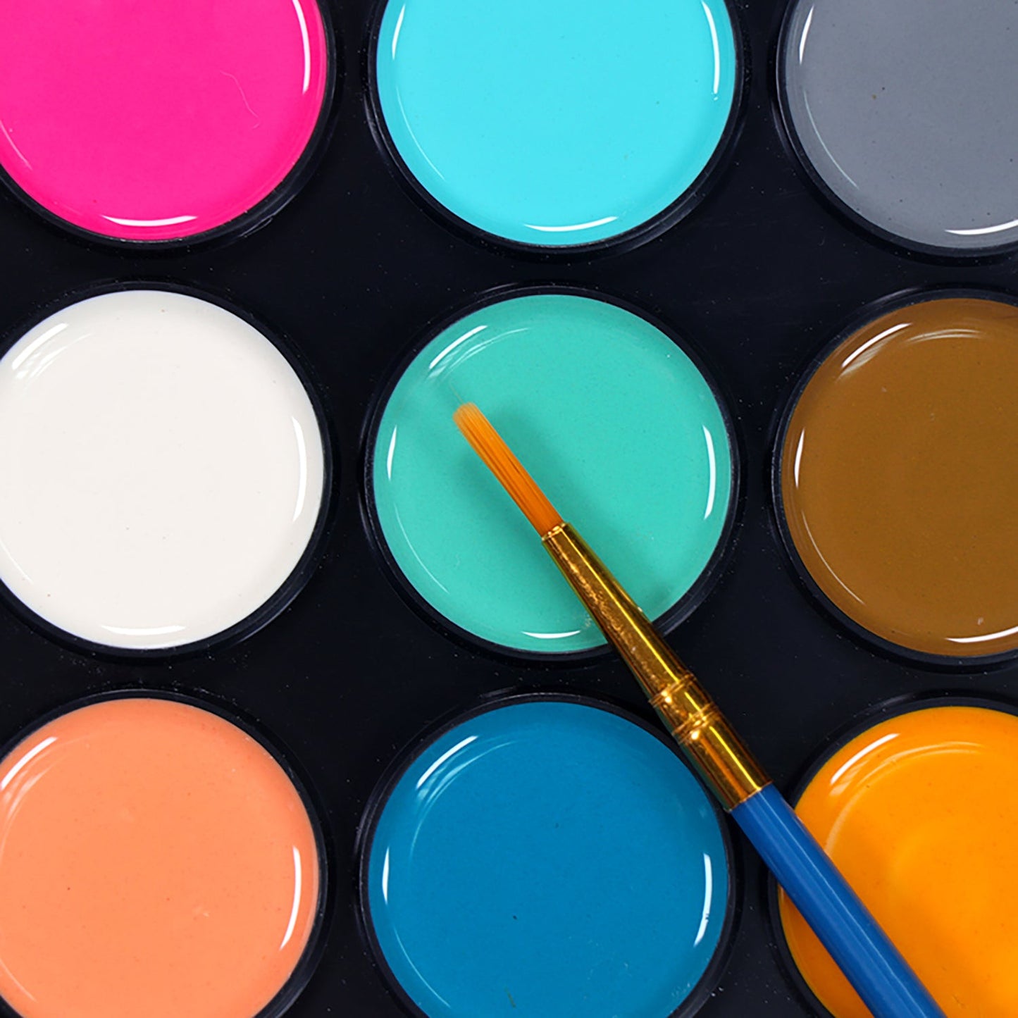 iHeartArt 28 Bold + Bright Watercolors – A vibrant watercolor palette for colorful artwork.