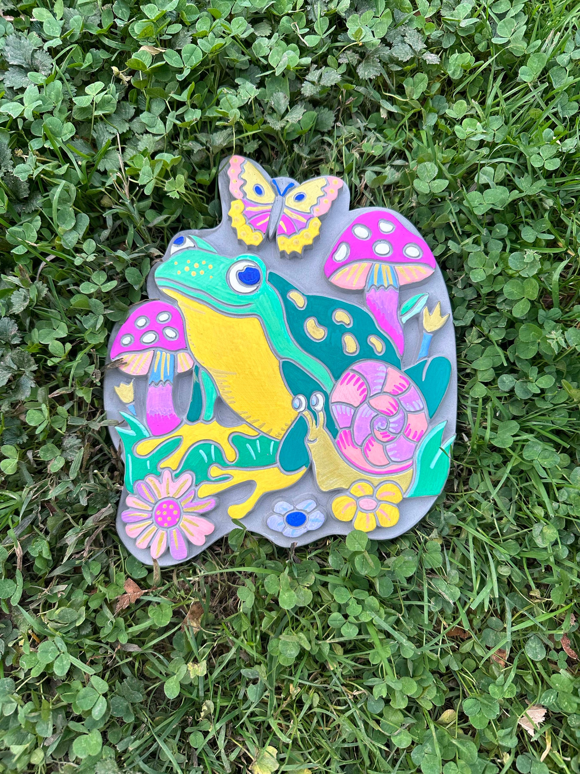 The garden stone painted on grass.